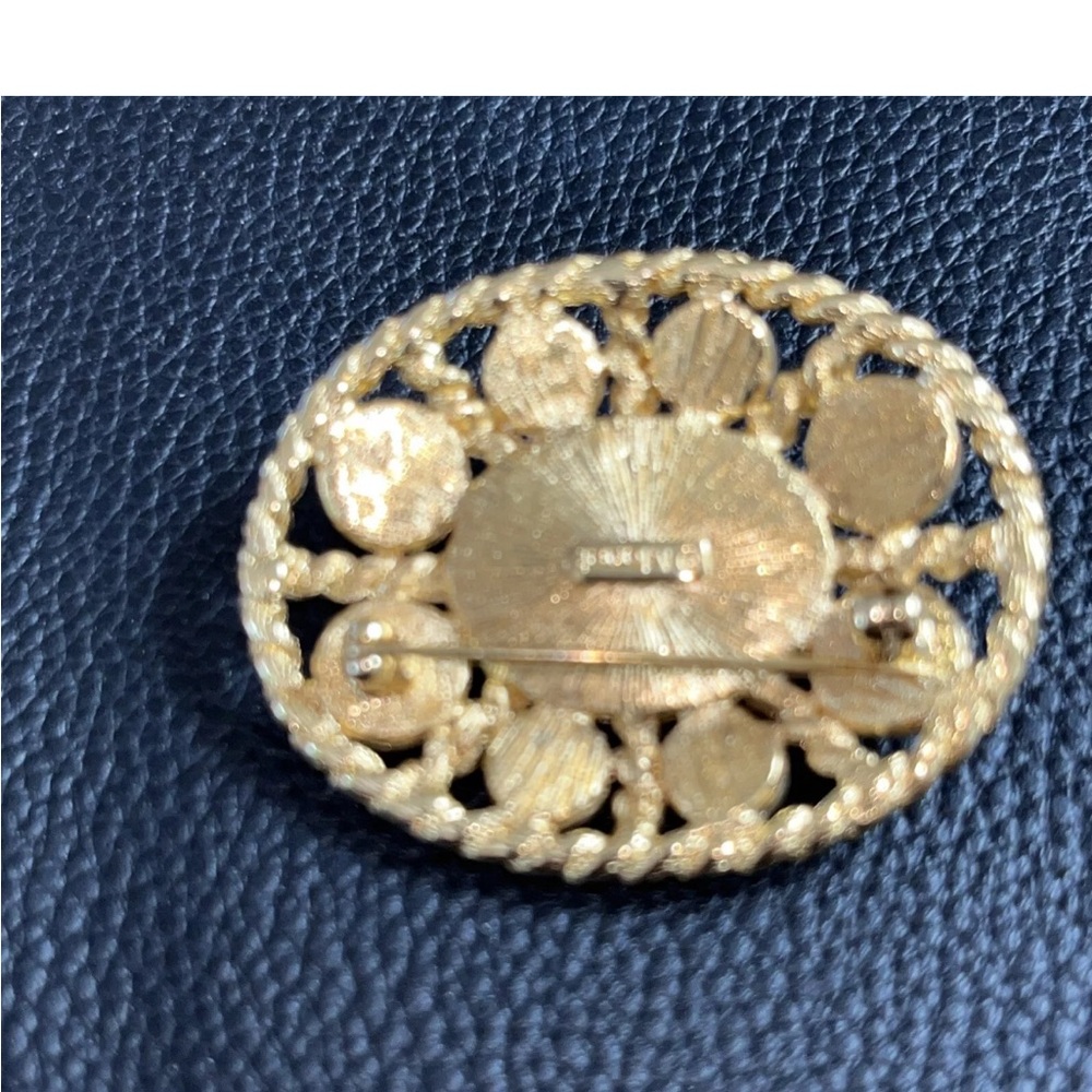 vintage Monet Gold Tone W Faux Pearls Brooch